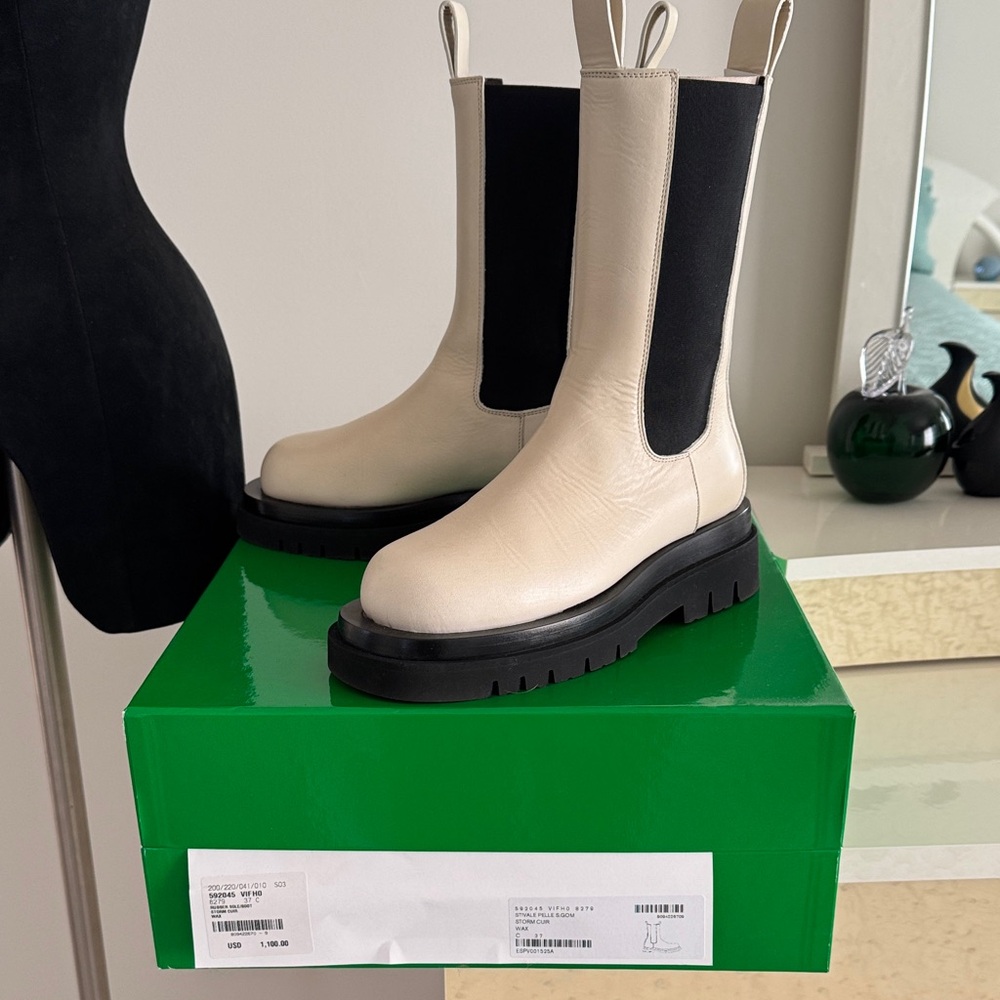 Bottega Veneta Stylish Cream and Black Women's Boots